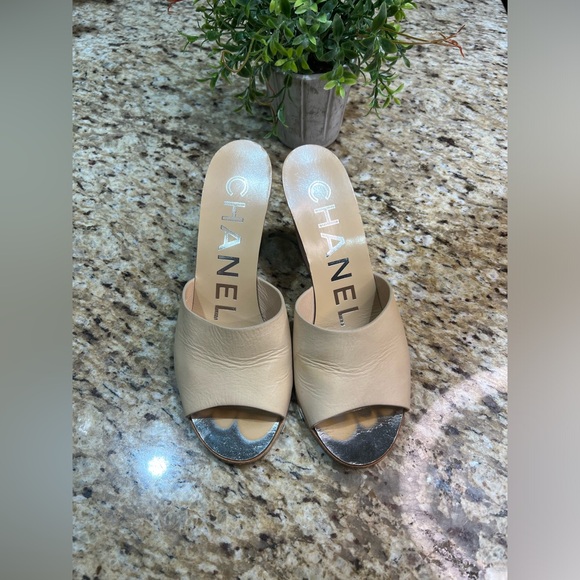 CHANEL Cream Leather Open Toe Wooden Wedges Mules 37 - Picture 4 of 12